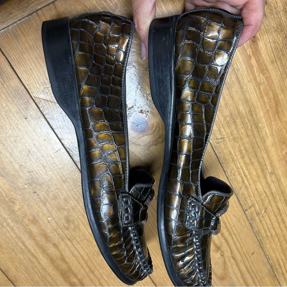Brighton Medley mock croc leather embossed loafer. Size 8.5. EUC. Iridescent - Picture 8 of 10